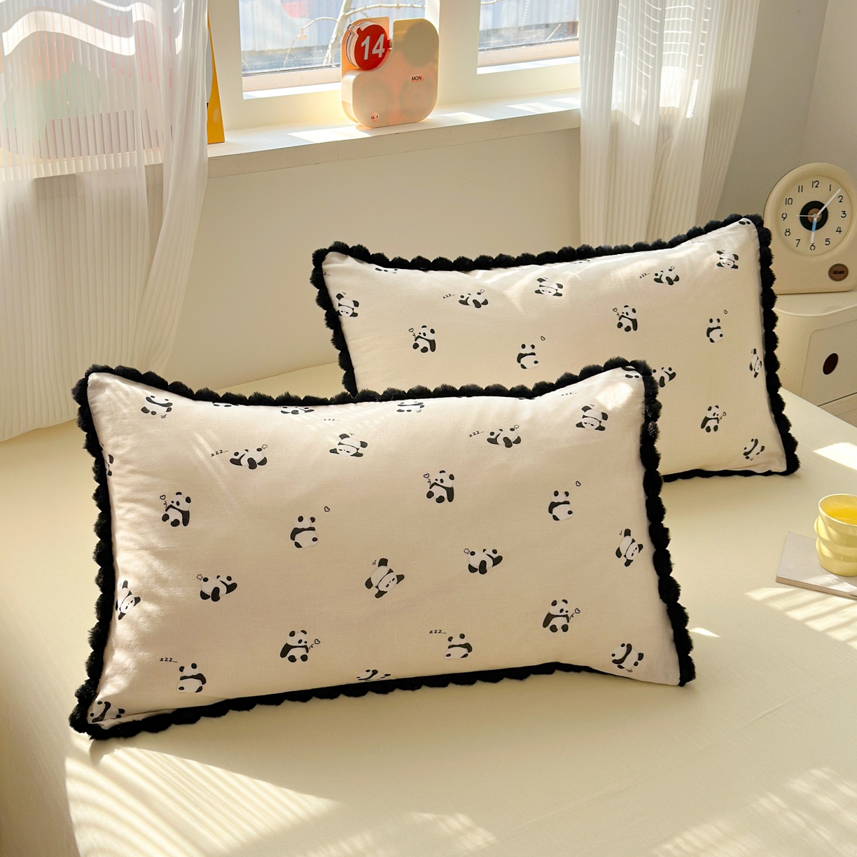 91家纺网 家纺一手货源 找家纺 丽涵家纺 2026新款全棉纯棉双层纱毛球花边单品枕套枕套单件 熊猫笨笨