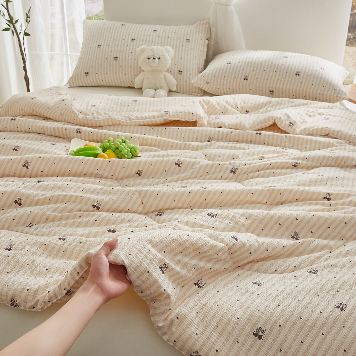 91家纺网 家纺一手货源 找家纺 帕芬鸟家纺 2026春夏新款双层皱皱纱水洗棉大豆夏被夏凉被空调被 爱心樱桃