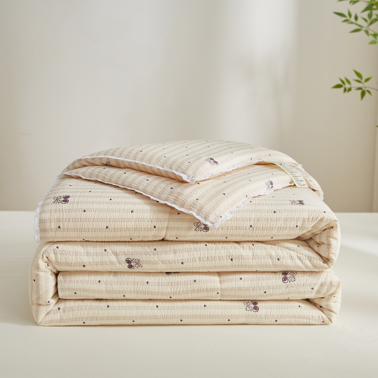 91家纺网 家纺一手货源 找家纺 帕芬鸟家纺 2026春夏新款双层皱皱纱水洗棉大豆夏被夏凉被空调被 爱心樱桃