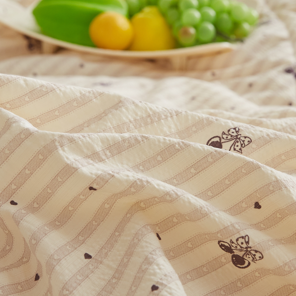 91家纺网 家纺一手货源 找家纺 帕芬鸟家纺 2026春夏新款双层皱皱纱水洗棉大豆夏被夏凉被空调被 爱心樱桃