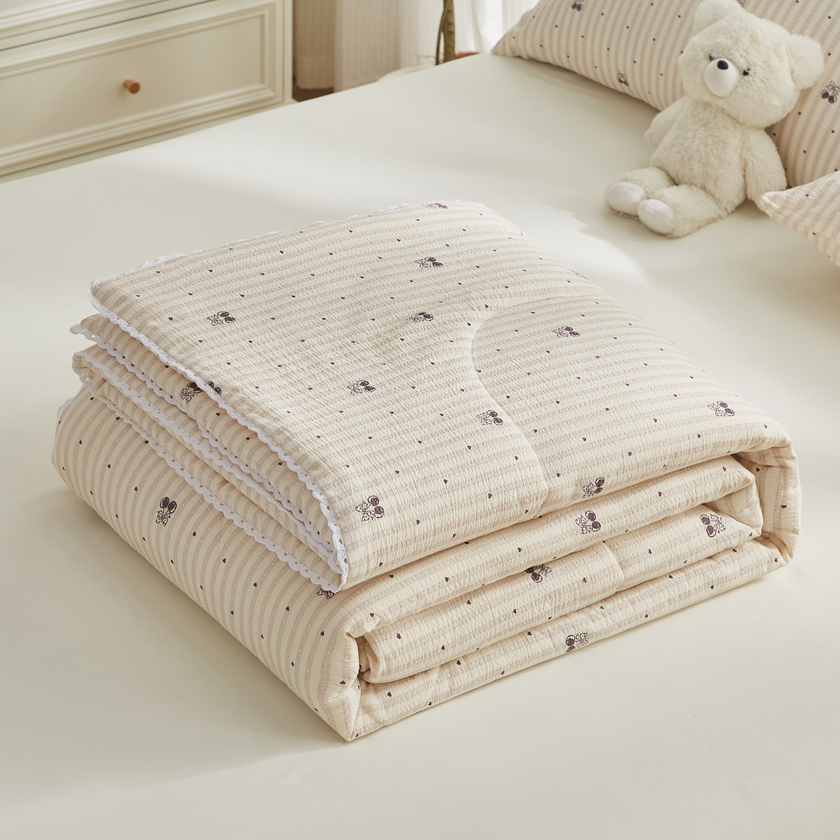 91家纺网 家纺一手货源 找家纺 帕芬鸟家纺 2026春夏新款双层皱皱纱水洗棉大豆夏被夏凉被空调被 爱心樱桃