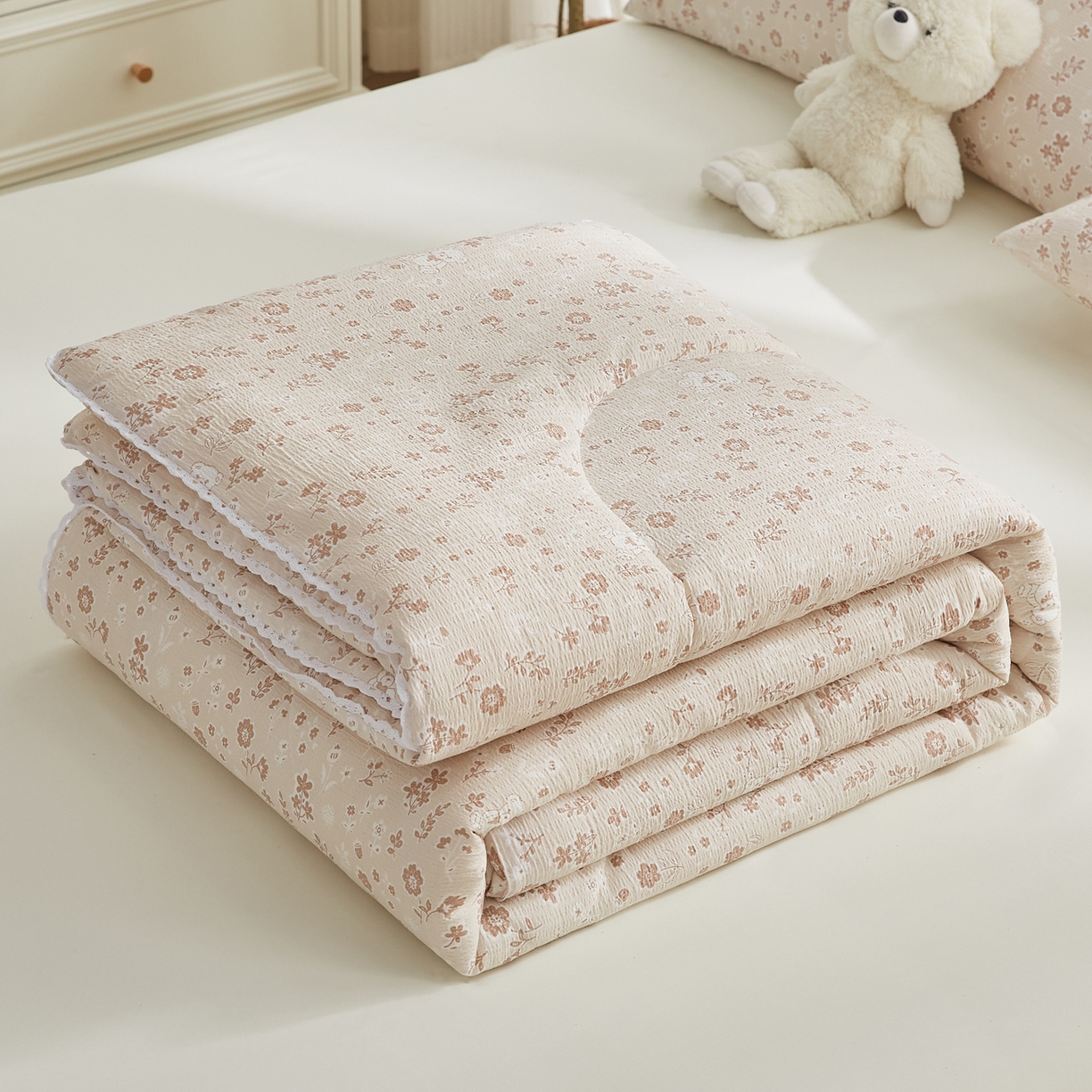 91家纺网 家纺一手货源 找家纺 帕芬鸟家纺 2026春夏新款双层皱皱纱水洗棉大豆夏被夏凉被空调被 花间小熊