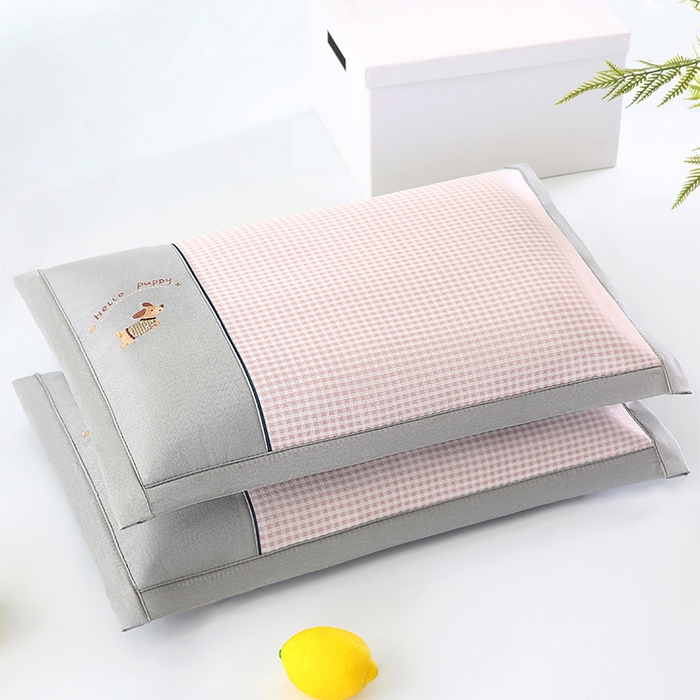 91家纺网 家纺一手货源 找家纺 小牛席业 2026新款双PE高凉感-腊肠狗格纹（荞麦枕）枕头枕芯 粉色