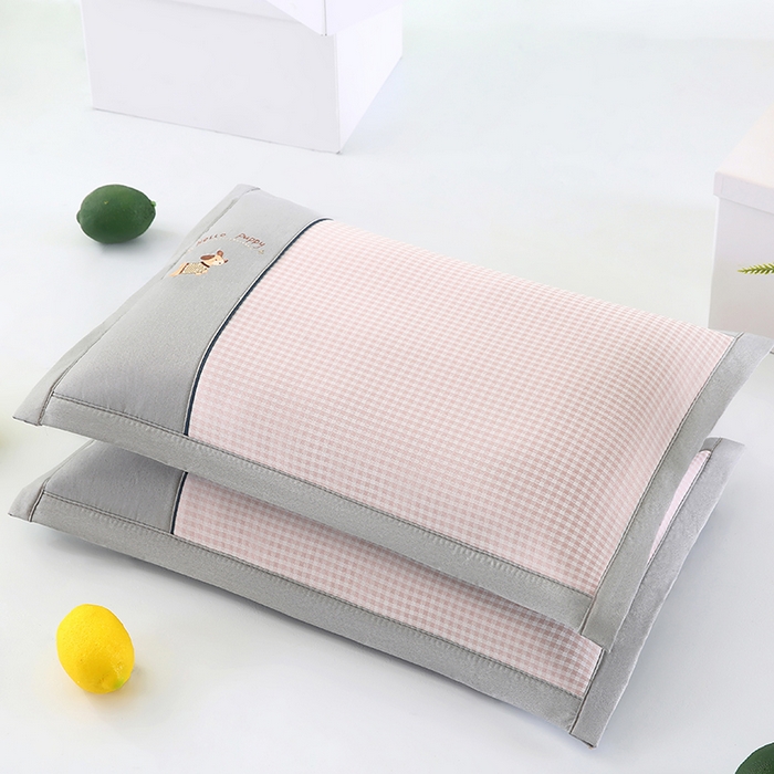 91家纺网 家纺一手货源 找家纺 小牛席业 2026新款双PE高凉感-腊肠狗格纹（荞麦枕）枕头枕芯 粉色