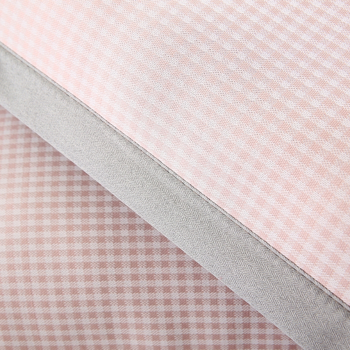 91家纺网 家纺一手货源 找家纺 小牛席业 2026新款双PE高凉感-腊肠狗格纹（荞麦枕）枕头枕芯 粉色