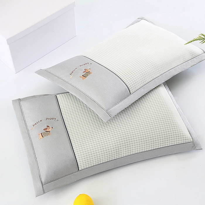 91家纺网 家纺一手货源 找家纺 小牛席业 2026新款双PE高凉感-腊肠狗格纹（荞麦枕）枕头枕芯 绿色