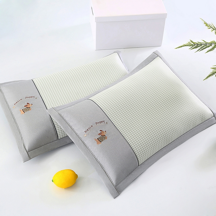 91家纺网 家纺一手货源 找家纺 小牛席业 2026新款双PE高凉感-腊肠狗格纹（荞麦枕）枕头枕芯 绿色