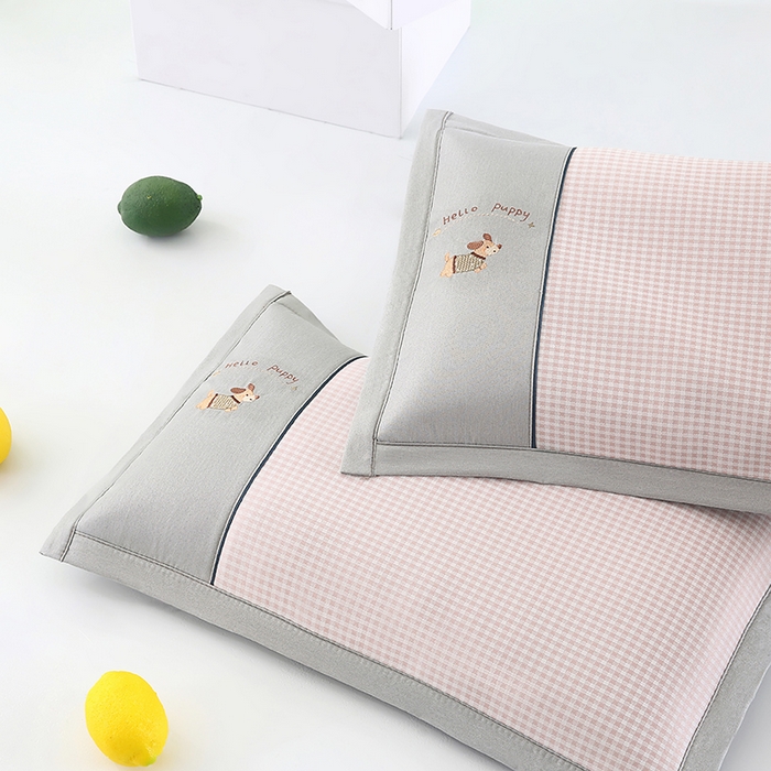 91家纺网 家纺一手货源 找家纺 小牛席业 2026新款双PE高凉感-腊肠狗格纹（夏凉枕）枕头枕芯 粉色