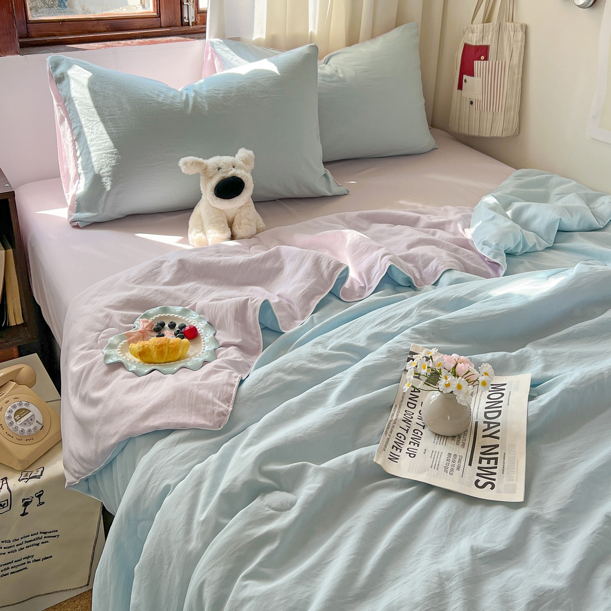 91家纺网 家纺一手货源 找家纺 冕悠家纺 2026春夏新款A类高克重超级无敌柔软水洗棉拼色夏被空调被夏凉被四件套 幕山紫+云水蓝-夏凉被