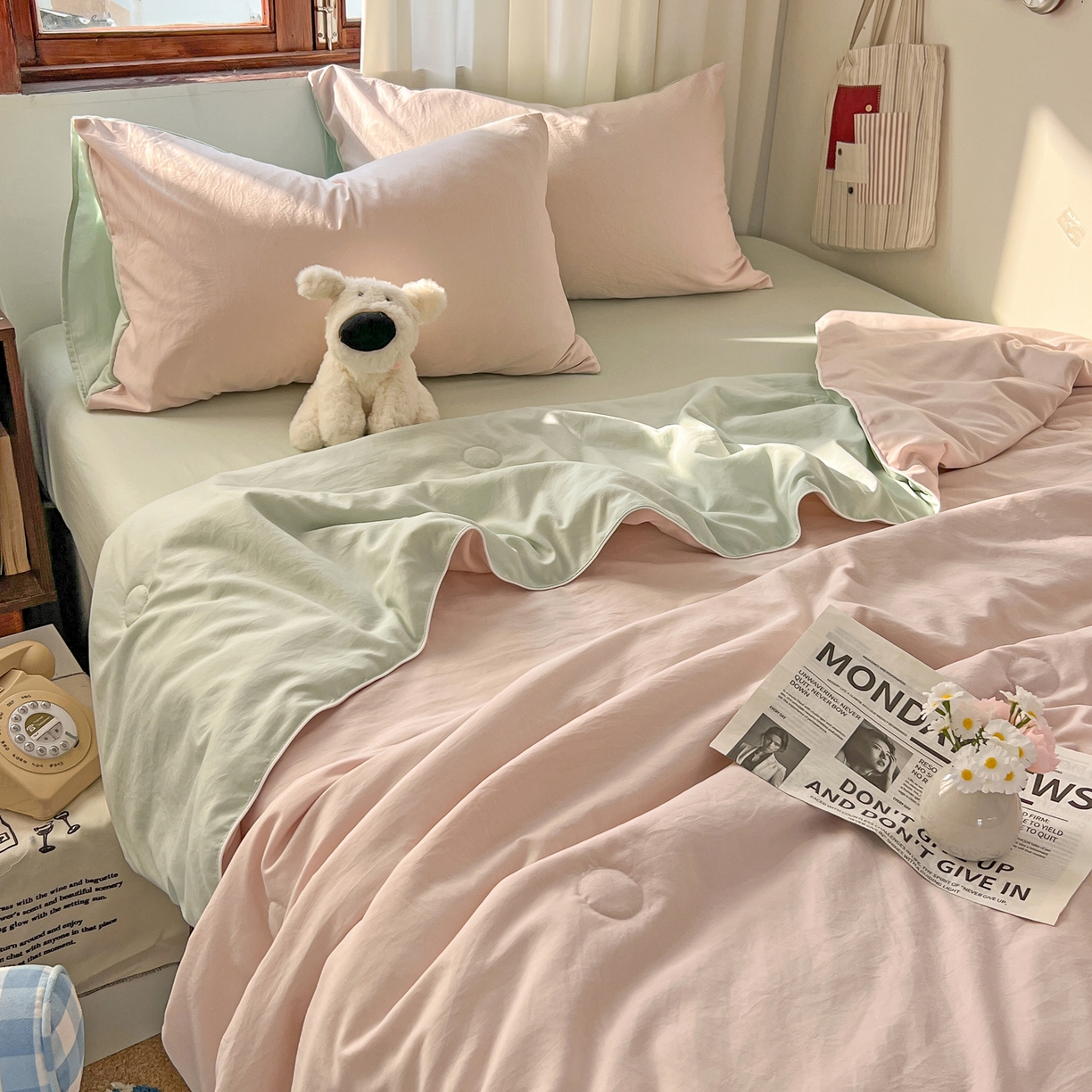 91家纺网 家纺一手货源 找家纺 冕悠家纺 2026春夏新款A类高克重超级无敌柔软水洗棉拼色夏被空调被夏凉被四件套 春芜绿+藕粉-夏凉被