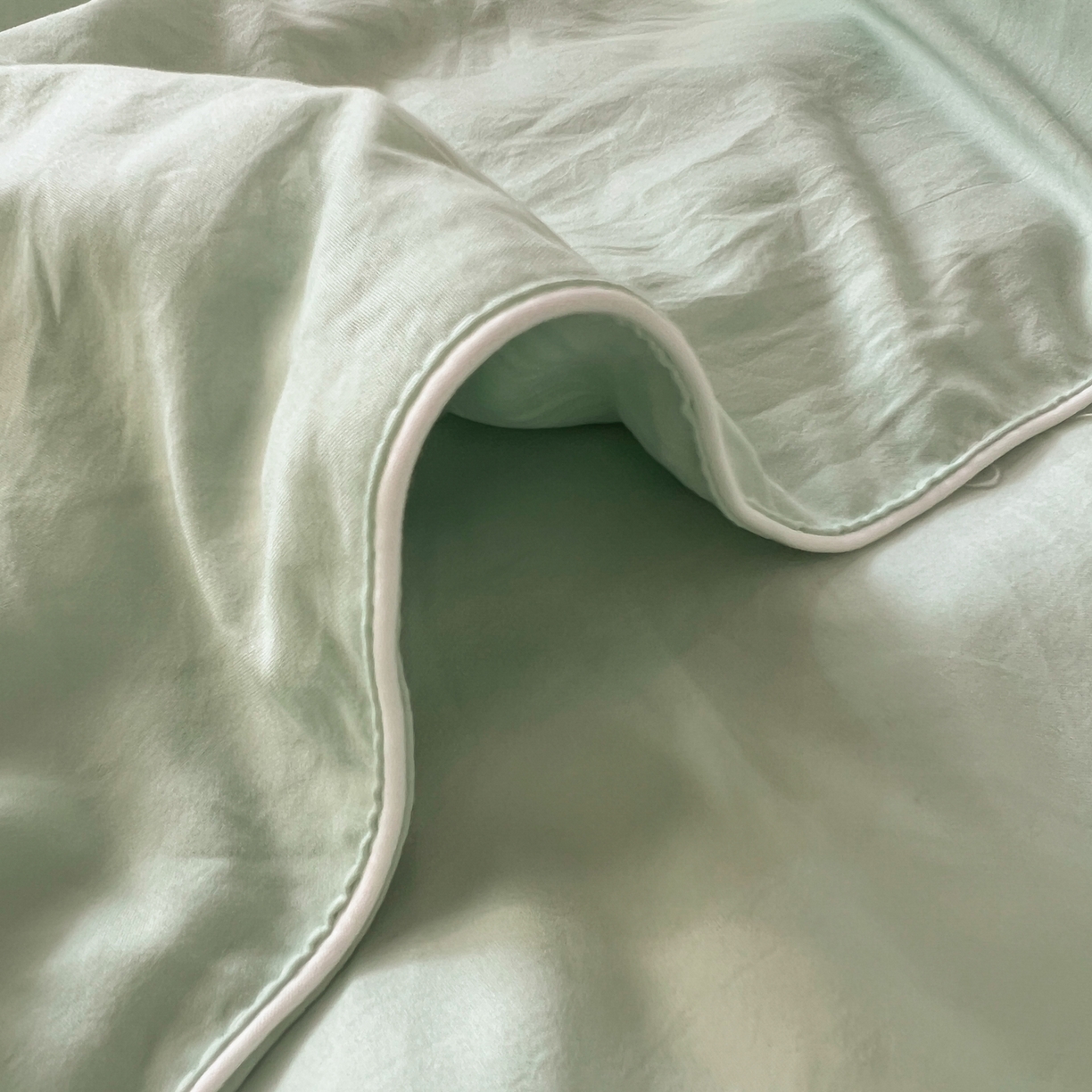 91家纺网 家纺一手货源 找家纺 冕悠家纺 2026春夏新款A类高克重超级无敌柔软水洗棉拼色夏被空调被夏凉被四件套 春芜绿-夏凉被