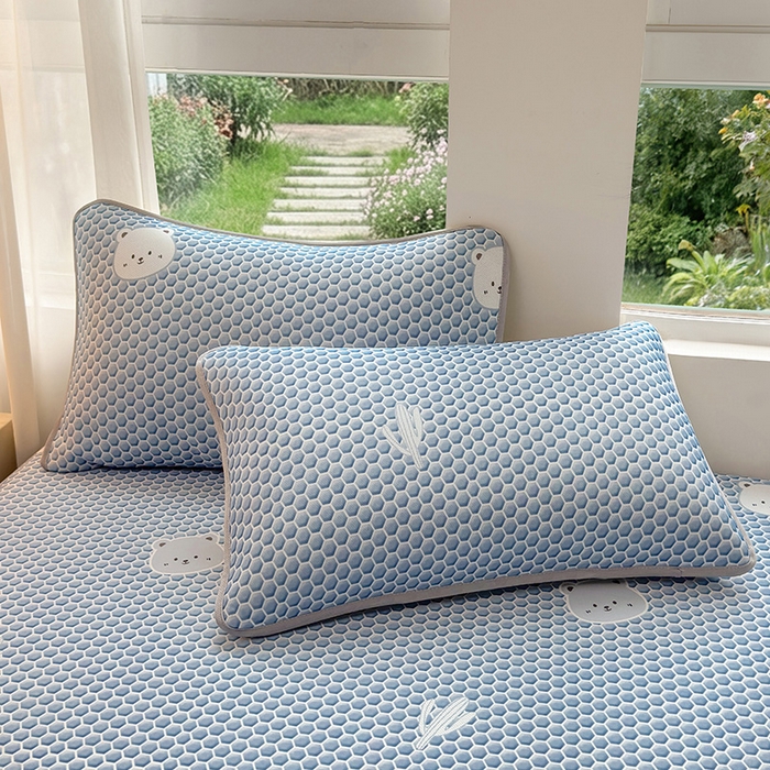 91家纺网 家纺一手货源 找家纺 义博家纺 2026新款碳光冰丝席5D印花床笠款 热带熊