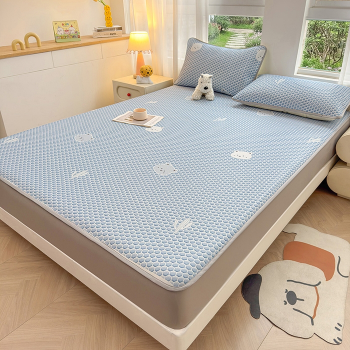 91家纺网 家纺一手货源 找家纺 义博家纺 2026新款碳光冰丝席5D印花床笠款 热带熊