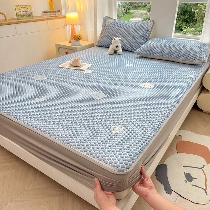 91家纺网 家纺一手货源 找家纺 义博家纺 2026新款碳光冰丝席5D印花床笠款 热带熊