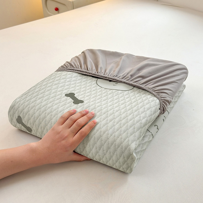 91家纺网 家纺一手货源 找家纺 义博家纺 2026新款碳光冰丝席5D印花床笠款 淘气狗