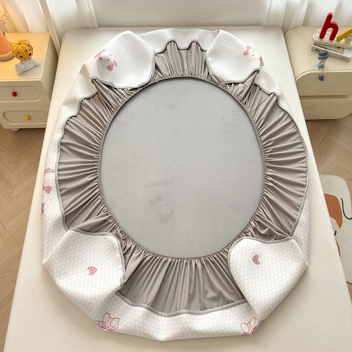 91家纺网 家纺一手货源 找家纺 义博家纺 2026新款碳光冰丝席5D印花床笠款 甜心凯蒂