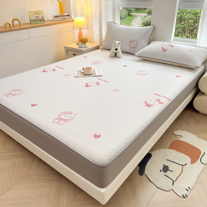 91家纺网 家纺一手货源 找家纺 义博家纺 2026新款碳光冰丝席5D印花床笠款 甜心凯蒂