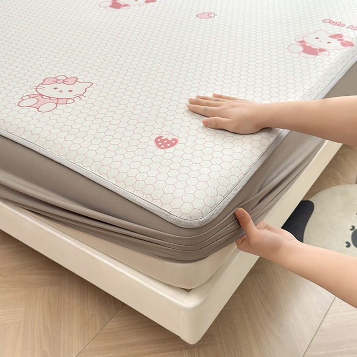 91家纺网 家纺一手货源 找家纺 义博家纺 2026新款碳光冰丝席5D印花床笠款 甜心凯蒂