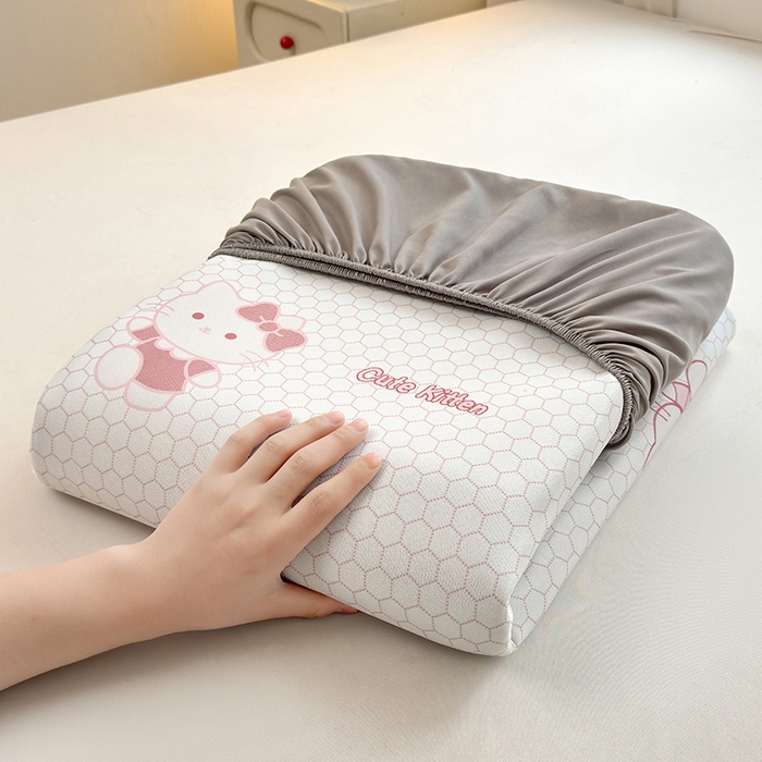 91家纺网 家纺一手货源 找家纺 义博家纺 2026新款碳光冰丝席5D印花床笠款 甜心凯蒂