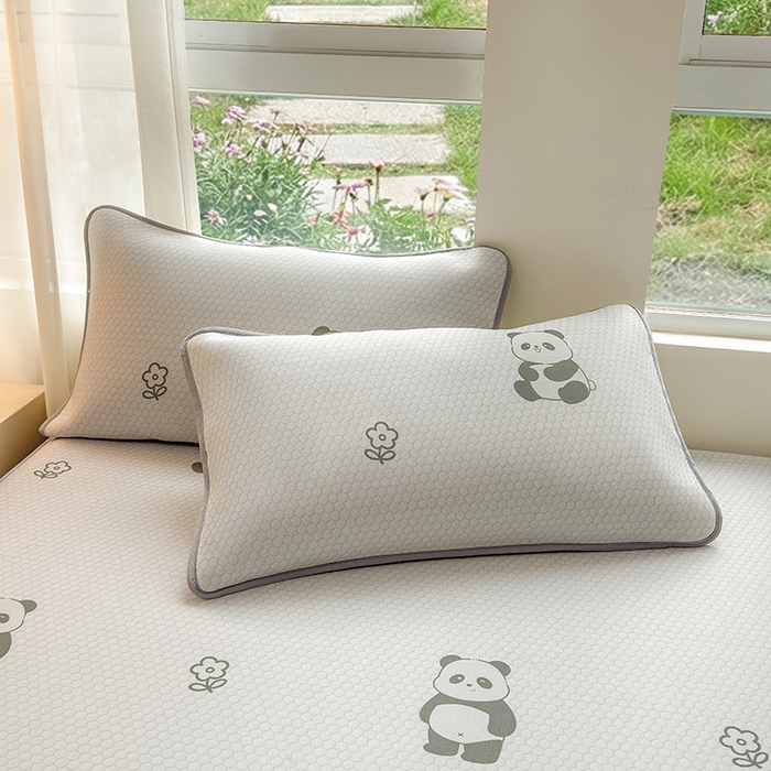 91家纺网 家纺一手货源 找家纺 义博家纺 2026新款碳光冰丝席5D印花床笠款 小熊猫