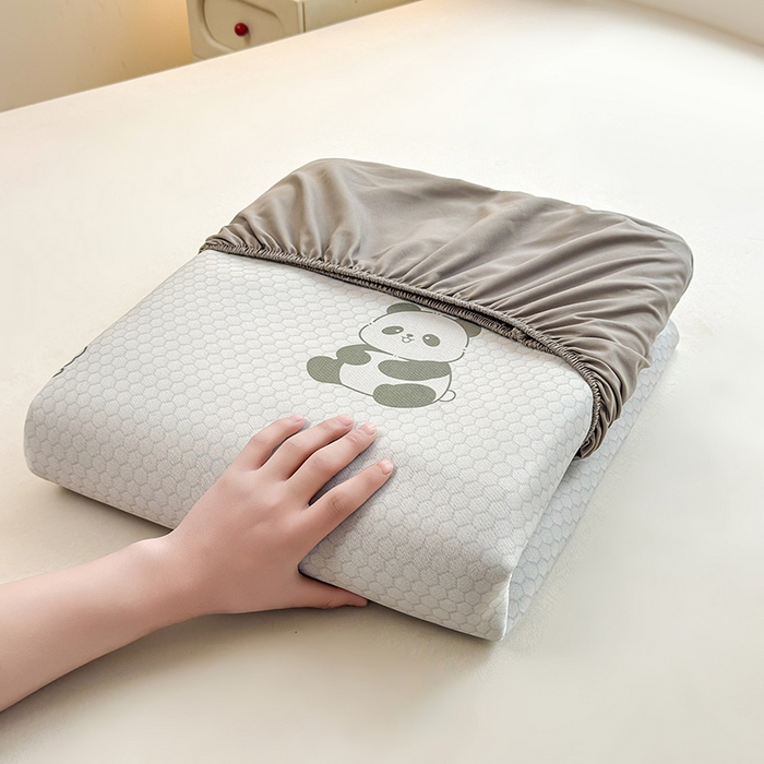 91家纺网 家纺一手货源 找家纺 义博家纺 2026新款碳光冰丝席5D印花床笠款 小熊猫