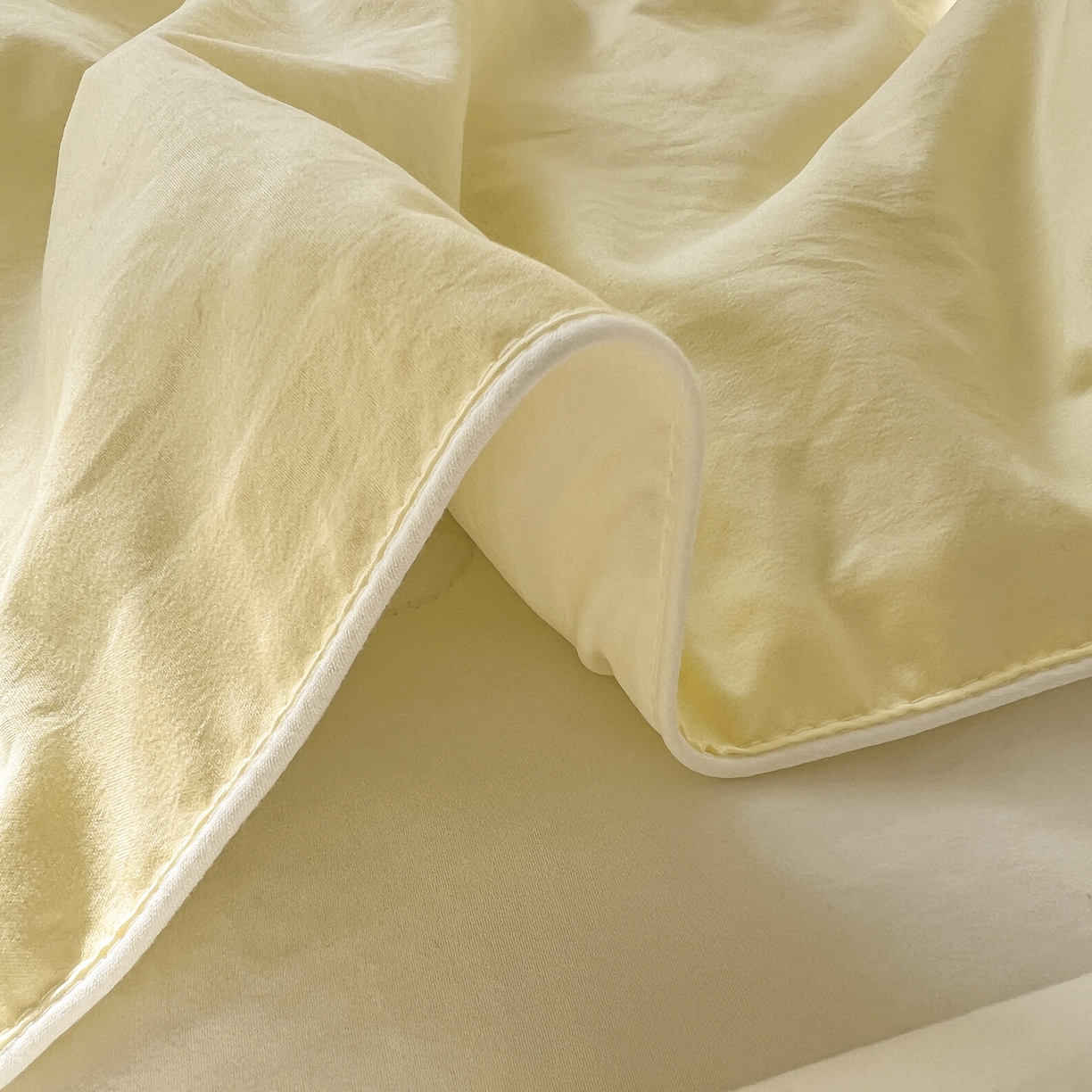 91家纺网 家纺一手货源 找家纺 冕悠家纺 2026春夏新款A类高克重超级无敌柔软水洗棉拼色夏被空调被夏凉被四件套 芝士+奶白-夏凉被