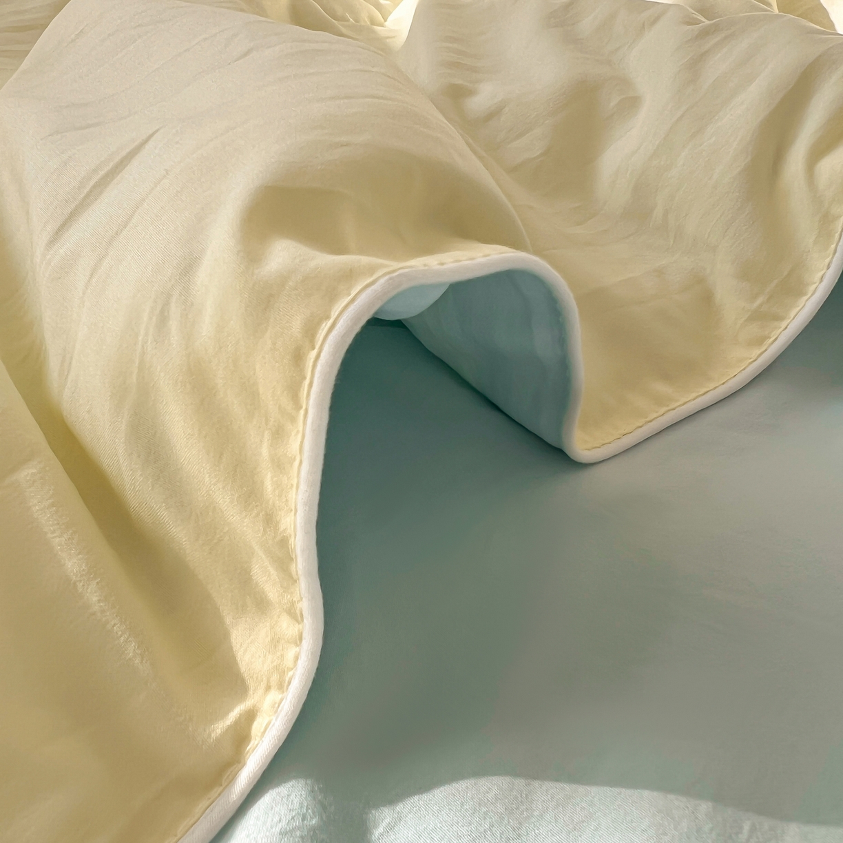 91家纺网 家纺一手货源 找家纺 冕悠家纺 2026春夏新款A类高克重超级无敌柔软水洗棉拼色夏被空调被夏凉被四件套 芝士+云水蓝-夏凉被