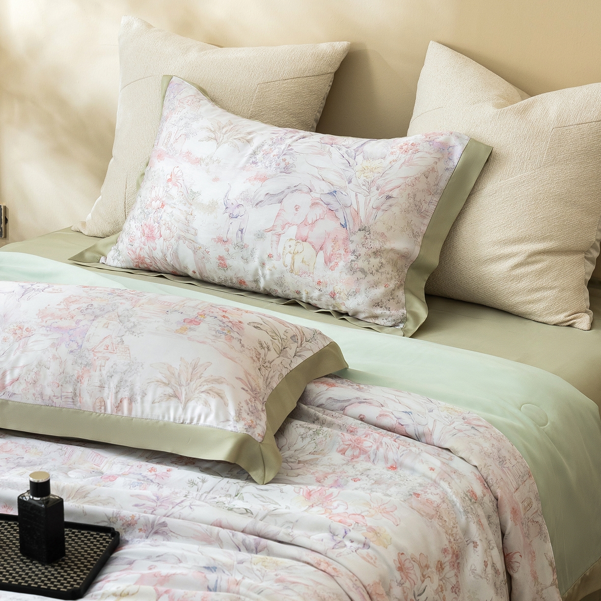 91家纺网 家纺一手货源 找家纺 立奥被业 2026年新款100%莱赛尔夏被莱赛尔夏被四件套天丝夏凉被 秘境花序-绿