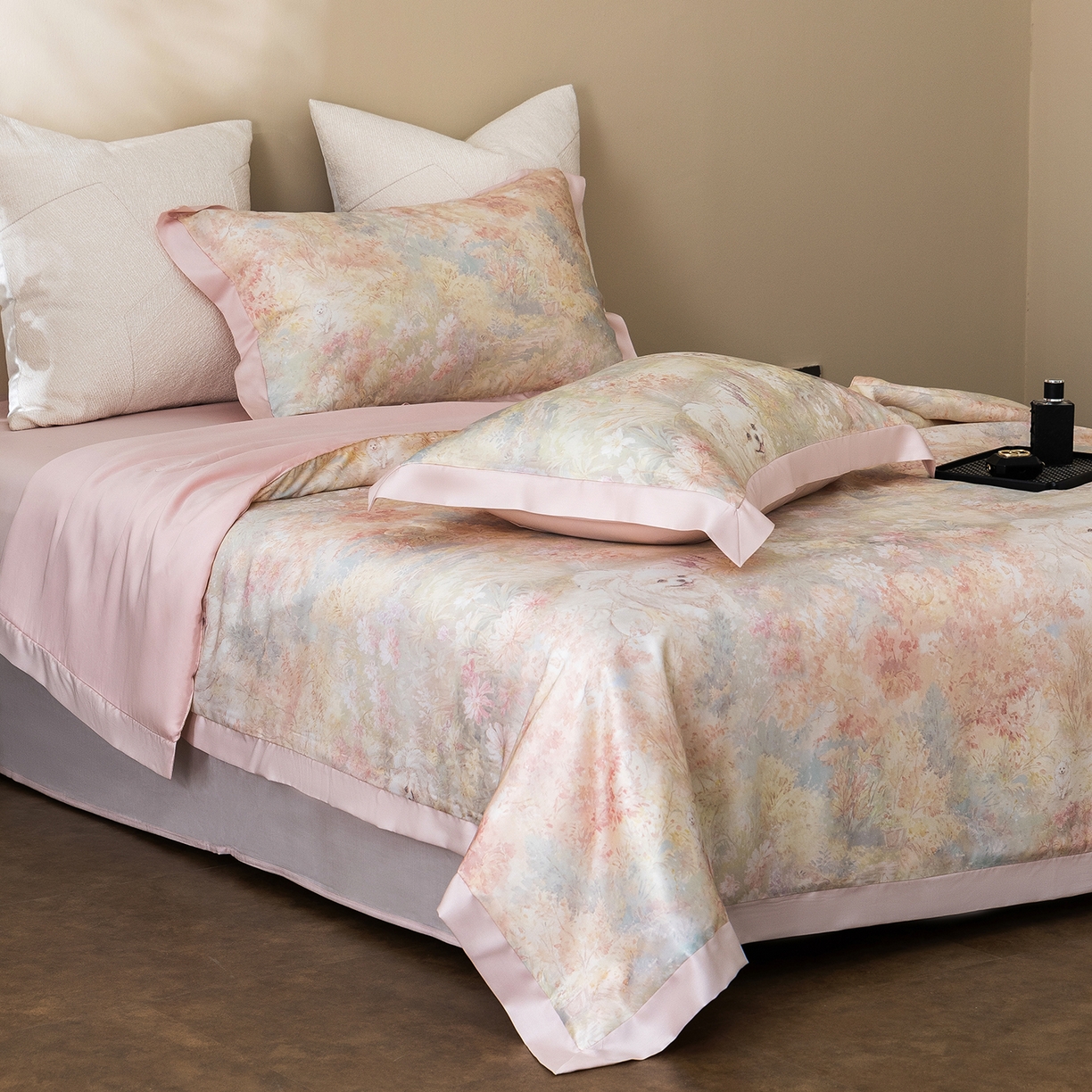 91家纺网 家纺一手货源 找家纺 立奥被业 2026年新款100%莱赛尔夏被莱赛尔夏被四件套天丝夏凉被 小憩花园-粉