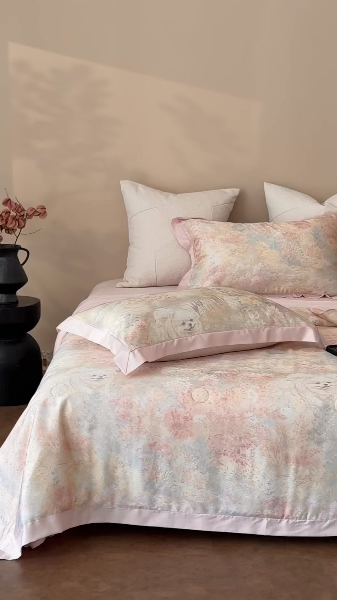 91家纺网 家纺一手货源 找家纺 立奥被业 2026年新款100%莱赛尔夏被莱赛尔夏被四件套天丝夏凉被 小憩花园-粉