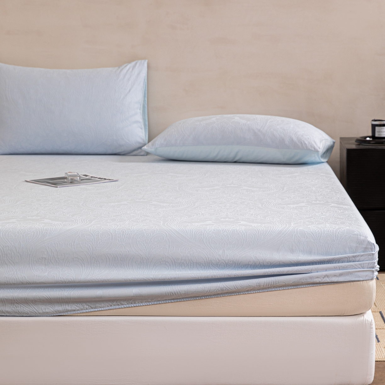 91家纺网 家纺一手货源 找家纺 眠博士 2026春夏新款60水洗立体提花床笠床笠单价 床笠-冠马踏云-嫩蓝