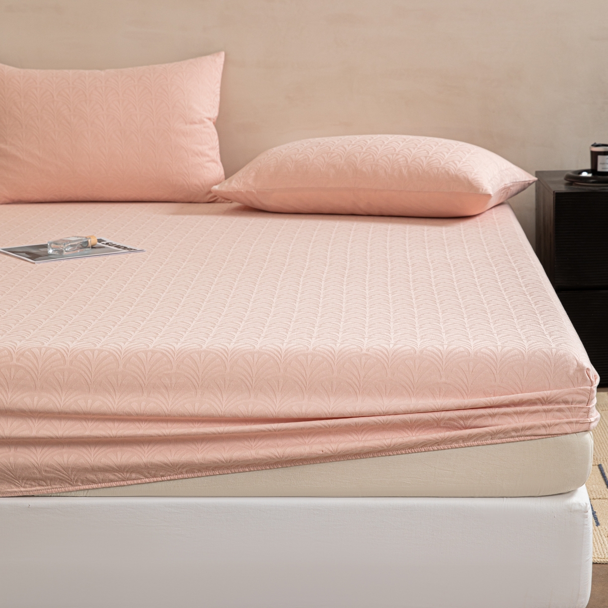 91家纺网 家纺一手货源 找家纺 眠博士 2026春夏新款60水洗立体提花床笠床笠单价 床笠-杏影-粉