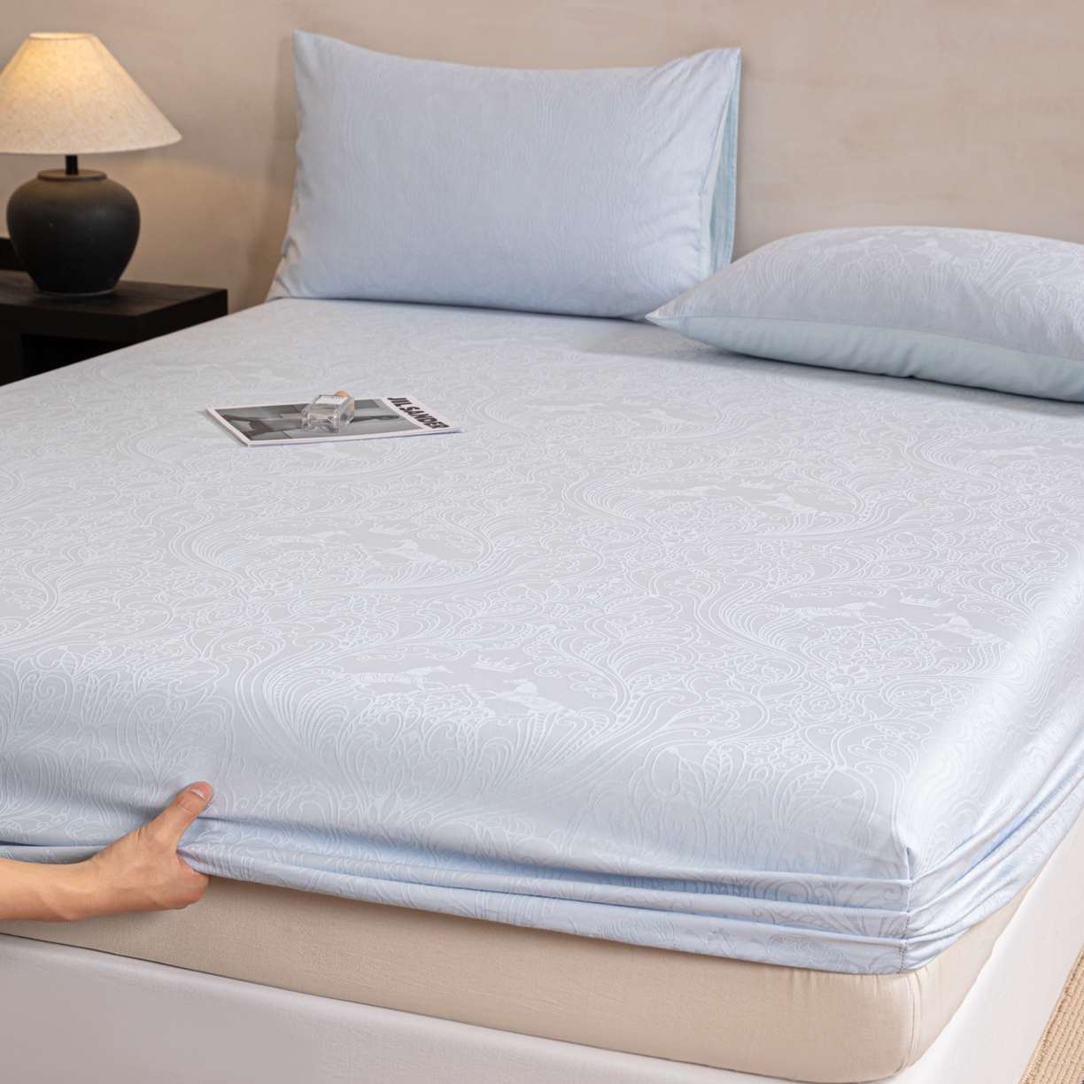 91家纺网 家纺一手货源 找家纺 眠博士 2026春夏新款60水洗立体提花床笠床笠单价 床笠-冠马踏云-嫩蓝