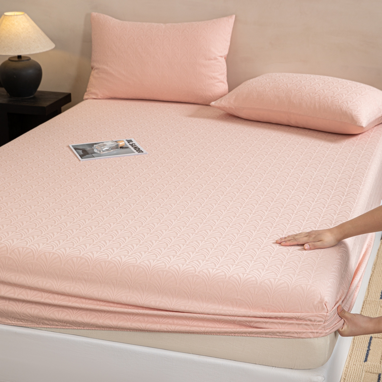 91家纺网 家纺一手货源 找家纺 眠博士 2026春夏新款60水洗立体提花床笠床笠单价 床笠-杏影-粉