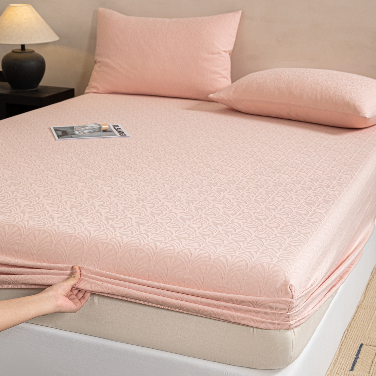 91家纺网 家纺一手货源 找家纺 眠博士 2026春夏新款60水洗立体提花床笠床笠单价 床笠-杏影-粉