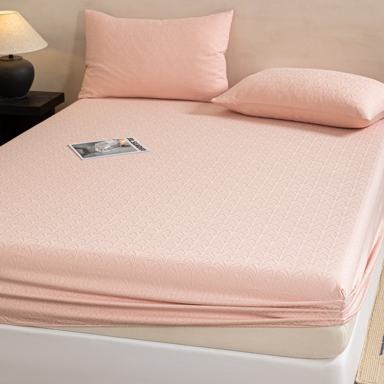 91家纺网 家纺一手货源 找家纺 眠博士 2026春夏新款60水洗立体提花床笠床笠单价 床笠-杏影-粉