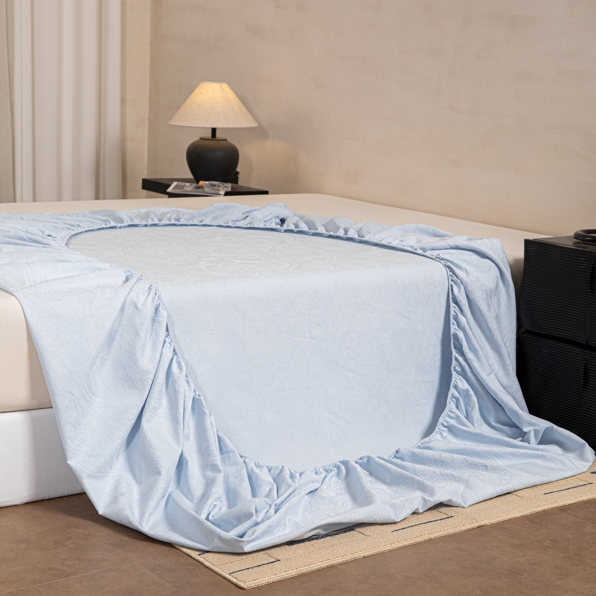 91家纺网 家纺一手货源 找家纺 眠博士 2026春夏新款60水洗立体提花床笠床笠单价 床笠-冠马踏云-嫩蓝