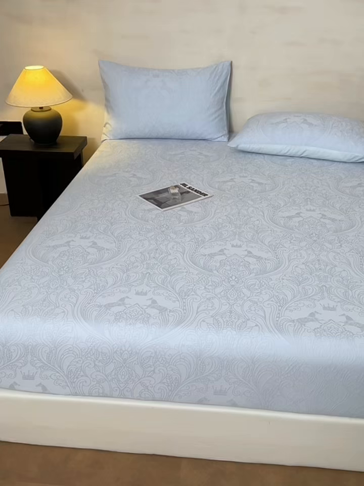 91家纺网 家纺一手货源 找家纺 眠博士 2026春夏新款60水洗立体提花床笠床笠单价 床笠-冠马踏云-嫩蓝