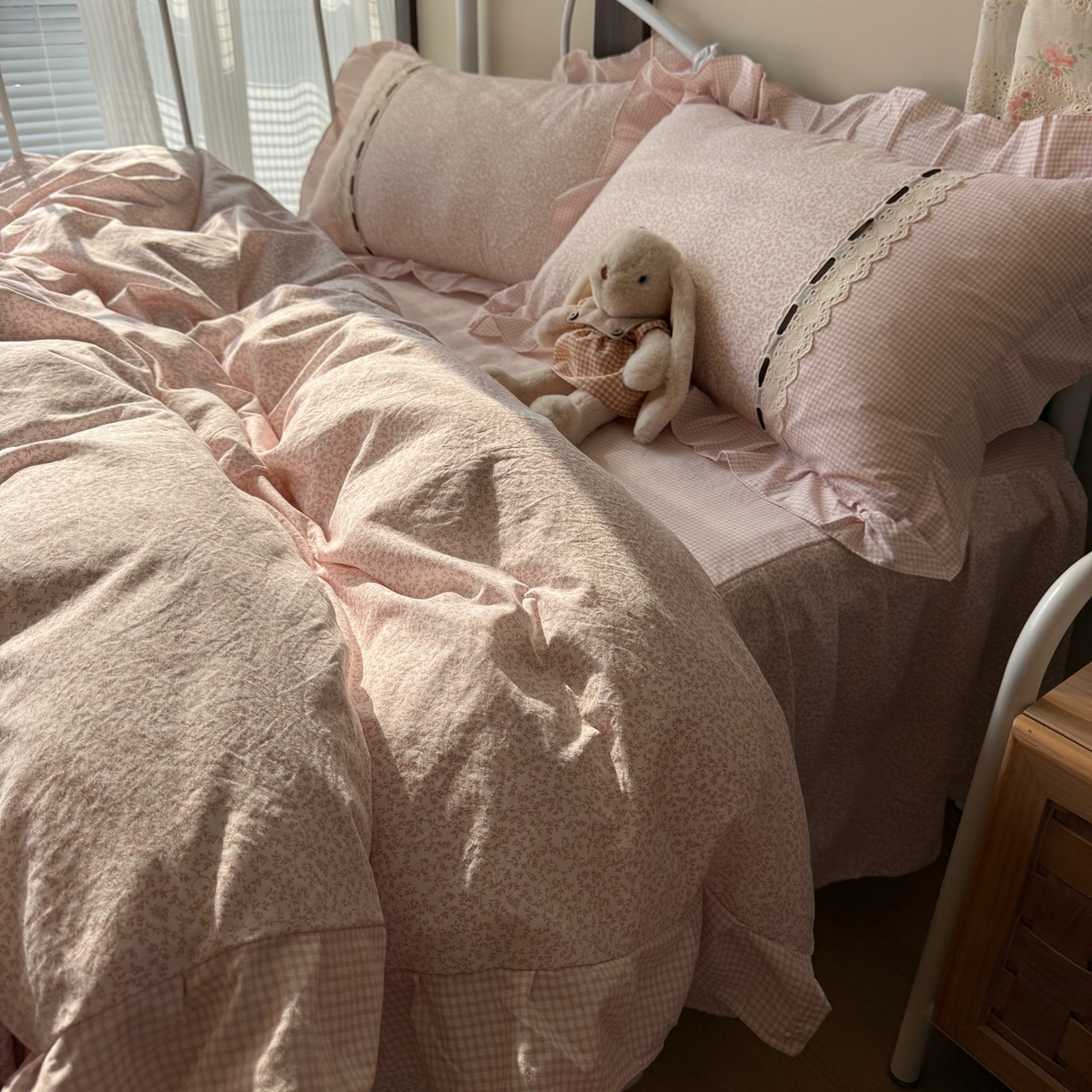 91家纺网 家纺一手货源 找家纺 韩都家居 2026春夏新款韩式小碎花水洗古棉花边四件套 秘境-玉