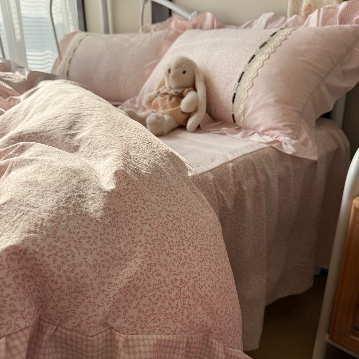 91家纺网 家纺一手货源 找家纺 韩都家居 2026春夏新款韩式小碎花水洗古棉花边四件套 秘境-玉