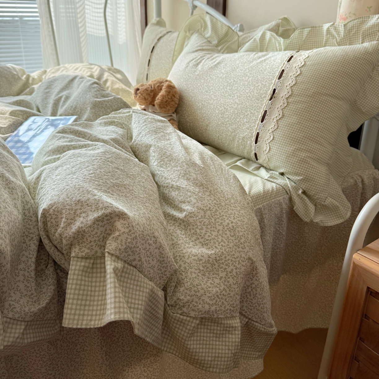 91家纺网 家纺一手货源 找家纺 韩都家居 2026春夏新款韩式小碎花水洗古棉花边四件套 秘境-青草绿