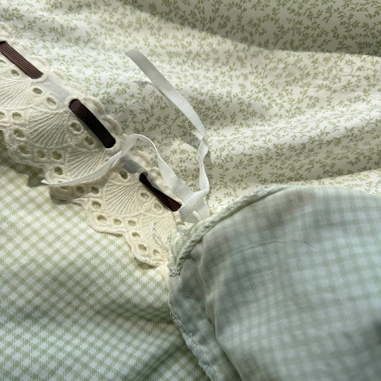 91家纺网 家纺一手货源 找家纺 韩都家居 2026春夏新款韩式小碎花水洗古棉花边四件套 秘境-青草绿