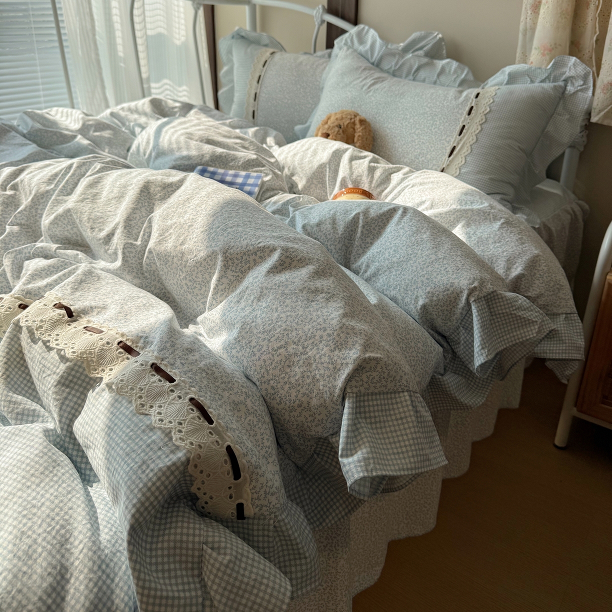 91家纺网 家纺一手货源 找家纺 韩都家居 2026春夏新款韩式小碎花水洗古棉花边四件套 秘境-兰