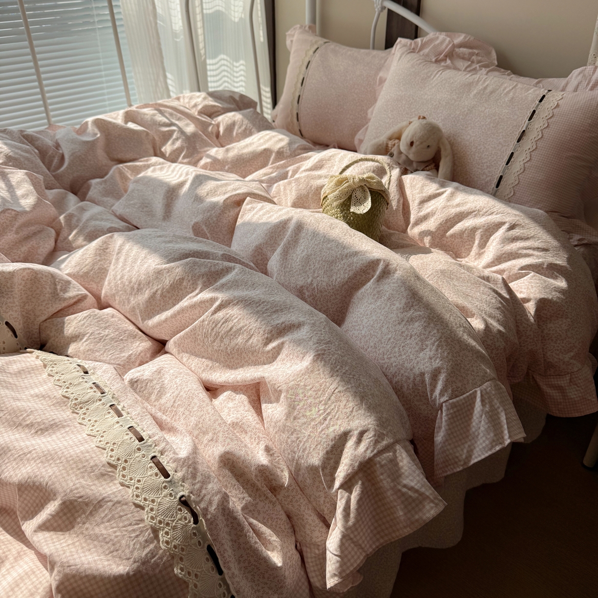 91家纺网 家纺一手货源 找家纺 韩都家居 2026春夏新款韩式小碎花水洗古棉花边四件套 秘境-玉