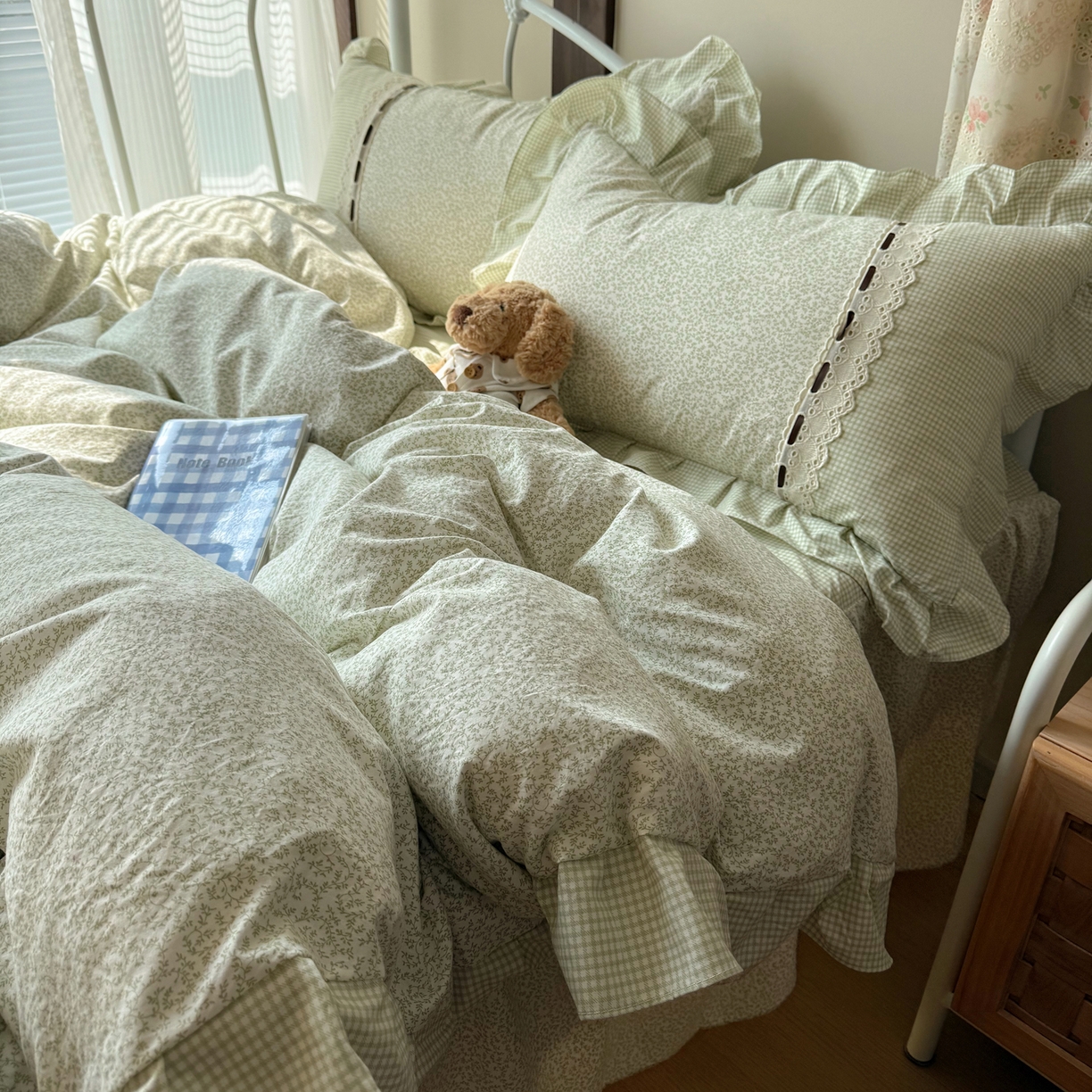 91家纺网 家纺一手货源 找家纺 韩都家居 2026春夏新款韩式小碎花水洗古棉花边四件套 秘境-青草绿