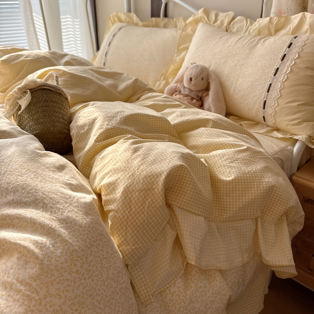 91家纺网 家纺一手货源 找家纺 韩都家居 2026春夏新款韩式小碎花水洗古棉花边四件套 秘境-黄