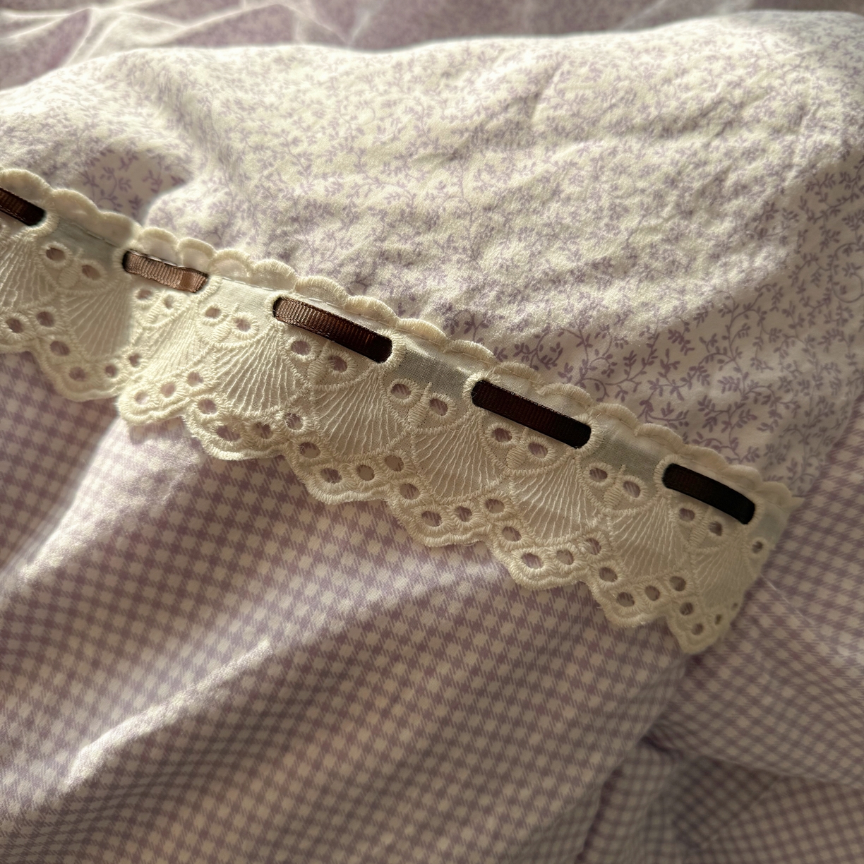 91家纺网 家纺一手货源 找家纺 韩都家居 2026春夏新款韩式小碎花水洗古棉花边四件套 秘境-紫