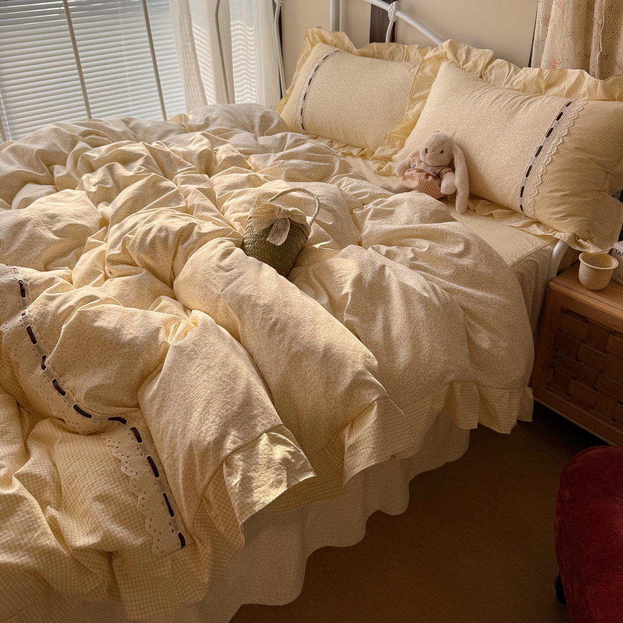 91家纺网 家纺一手货源 找家纺 韩都家居 2026春夏新款韩式小碎花水洗古棉花边四件套 秘境-黄