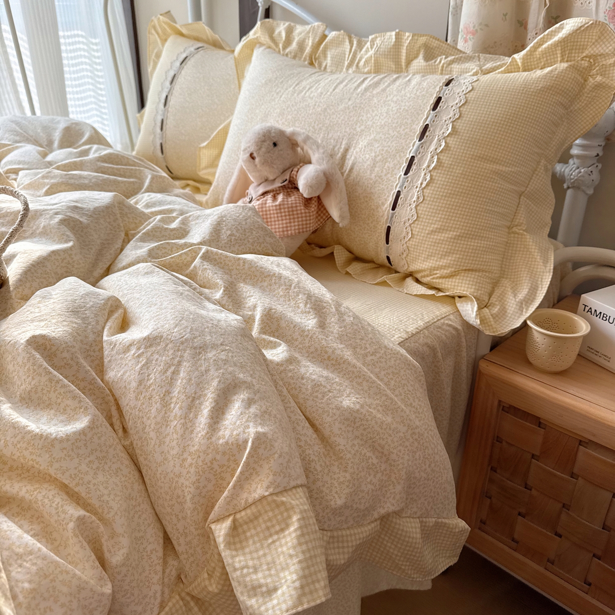 91家纺网 家纺一手货源 找家纺 韩都家居 2026春夏新款韩式小碎花水洗古棉花边四件套 秘境-黄