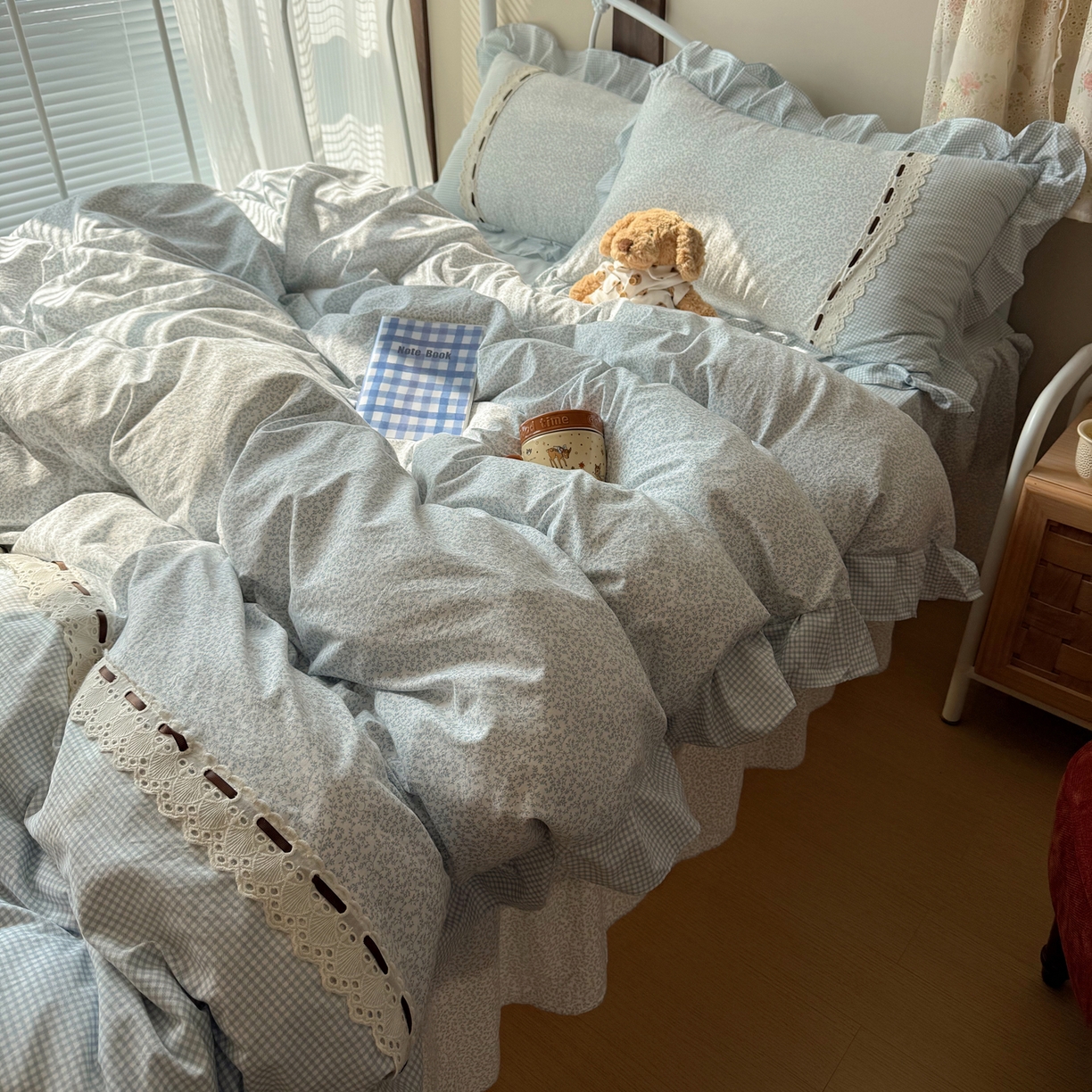 91家纺网 家纺一手货源 找家纺 韩都家居 2026春夏新款韩式小碎花水洗古棉花边四件套 秘境-兰